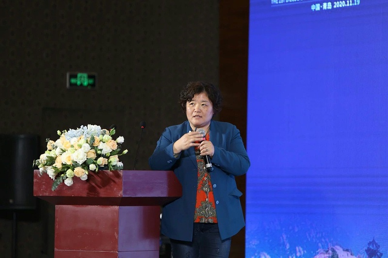 華東理工大學(xué)生物工程學(xué)院、華東理工大學(xué)青島創(chuàng)新研究院莊英萍院長作《大數(shù)據(jù)與代謝模型驅(qū)動(dòng)的發(fā)酵優(yōu)化放大技術(shù)及展望》的主題報(bào)告。